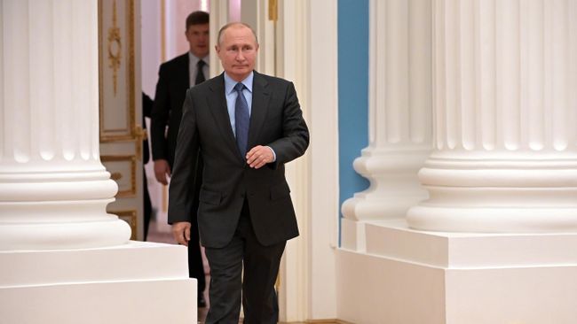 Владимир Путин во время встречи с 19 высшими должностными лицами субъектов Российской Федерации Владимир Путин во время встречи с 19 высшими должностными лицами субъектов Российской Федерации