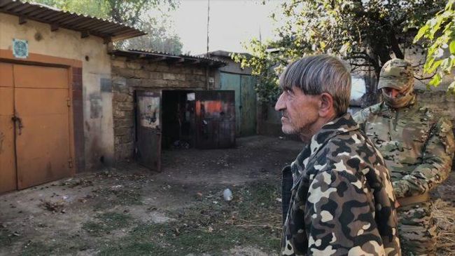 Обыск у задержанного в Крыму экстремиста: что обнаружили сотрудники ФСБ Обыск у задержанного в Крыму экстремиста: что обнаружили сотрудники ФСБ