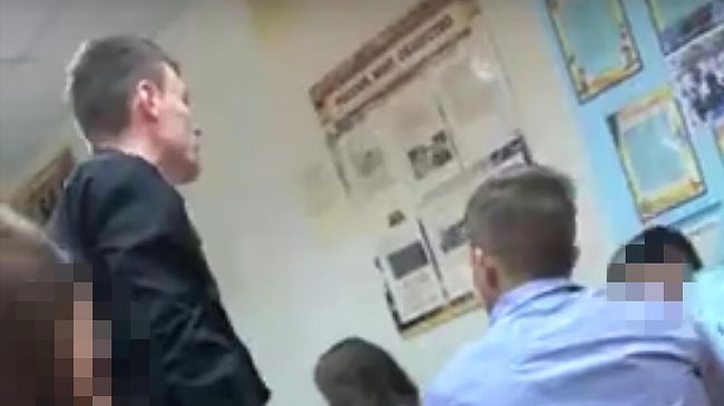 Стоп-кадр видео агрессивного поведения учителя ОБЖ в поселке Боровский Стоп-кадр видео агрессивного поведения учителя ОБЖ в поселке Боровский