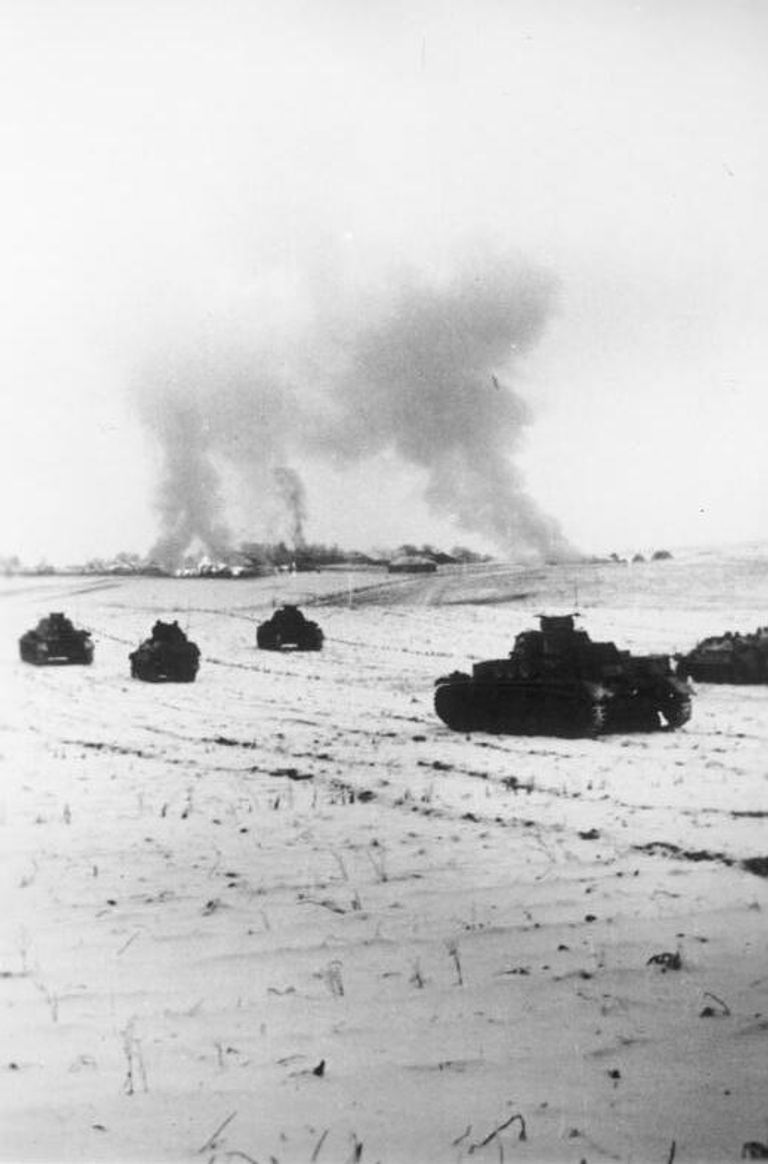 Немецкие танки атакуют советские позиции в районе Истры, 25 ноября 1941