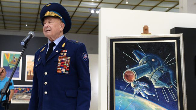 Космонавт Алексей Леонов Космонавт Алексей Леонов