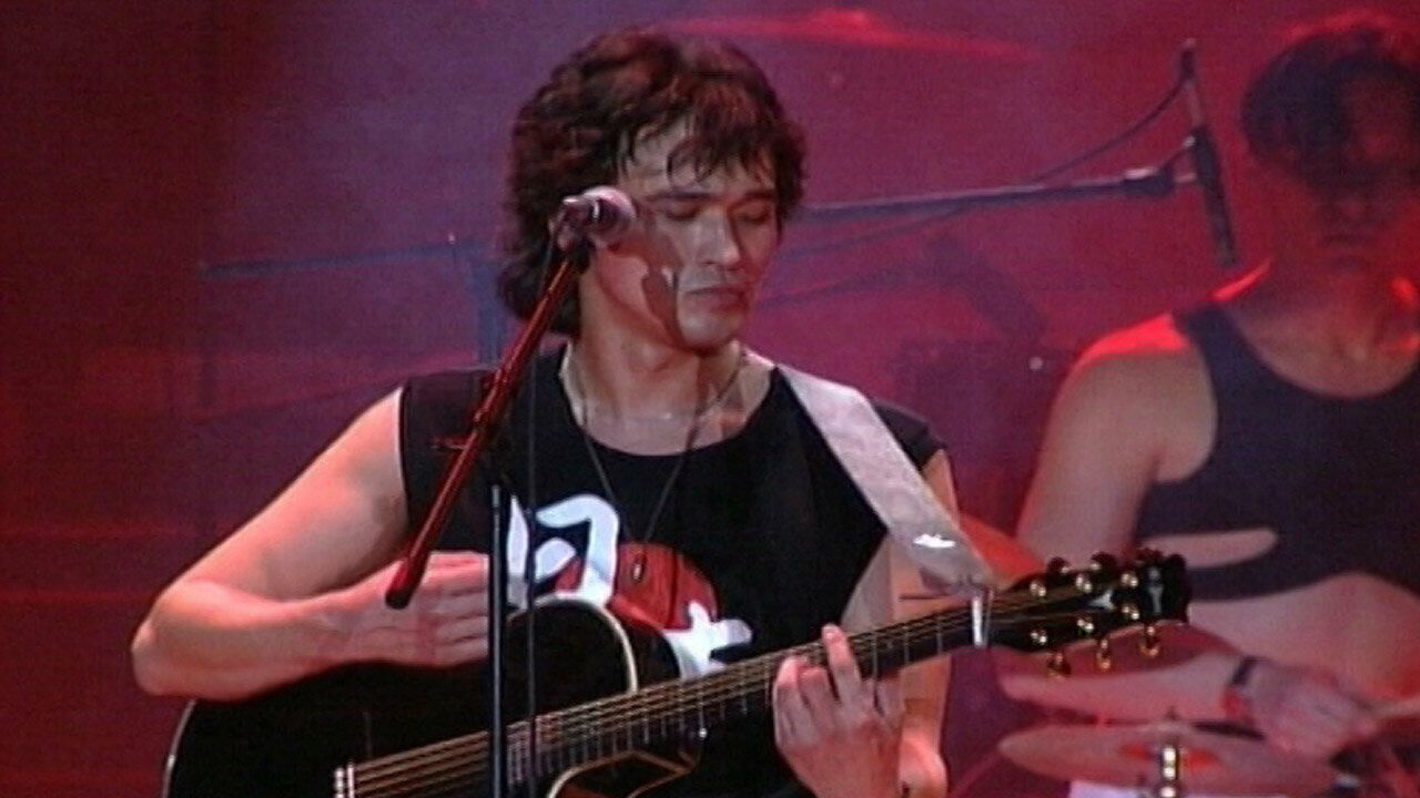 Виктор Цой и группа Кино во время концерта в Олимпийском. 1990 год Виктор Цой и группа Кино во время концерта в Олимпийском. 1990 год - РИА Новости, 1920, 11.02.2026