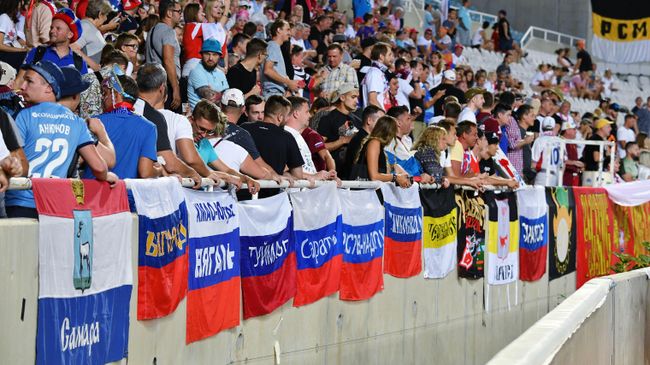 Болельщики сборной России на стадионе в Никосии