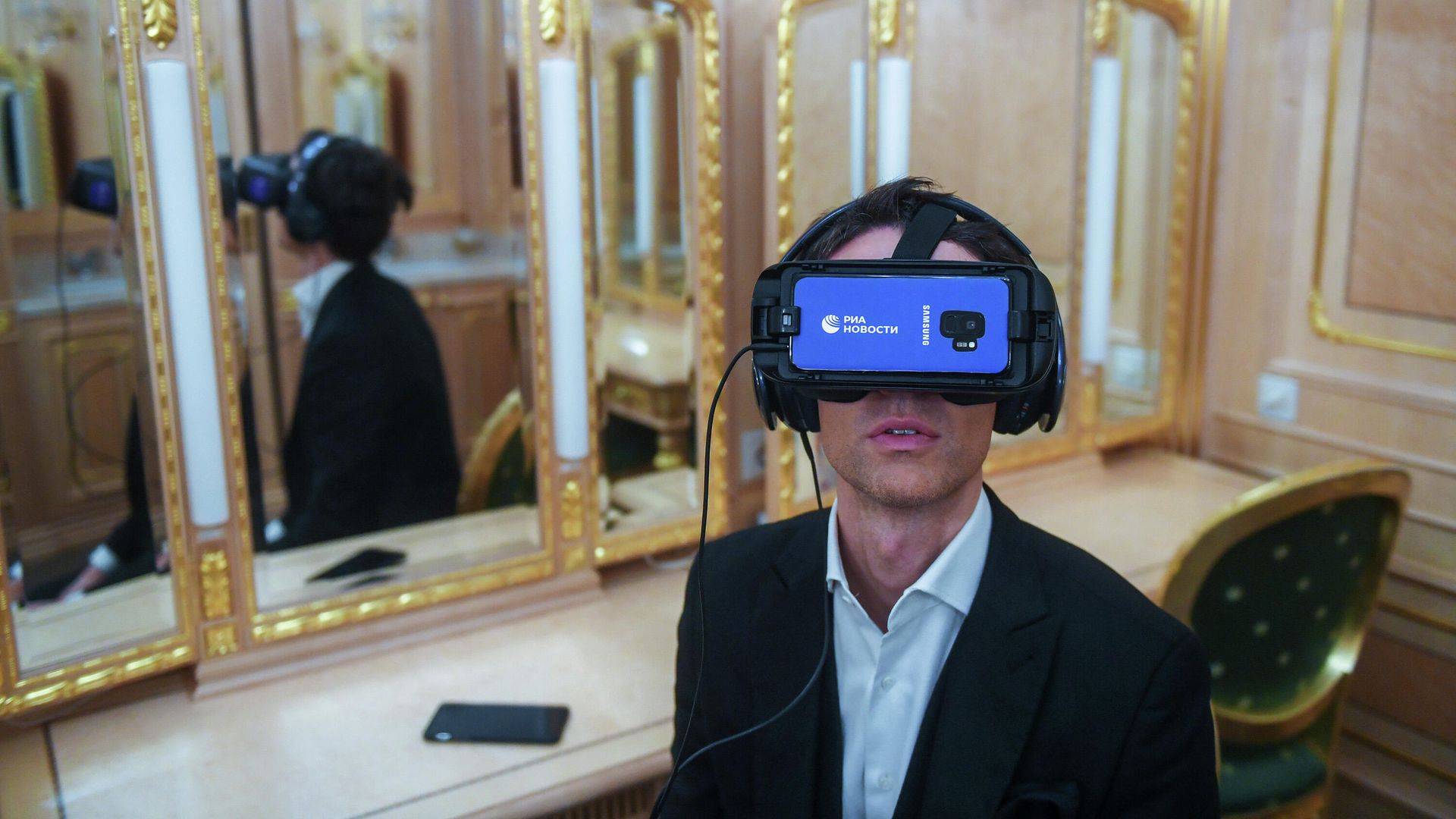 Марк Тишман ознакомился с VR-проектом РИА Новости Слепые в большом городе Марк Тишман ознакомился с VR-проектом РИА Новости Слепые в большом городе - РИА Новости, 1920, 13.05.2020