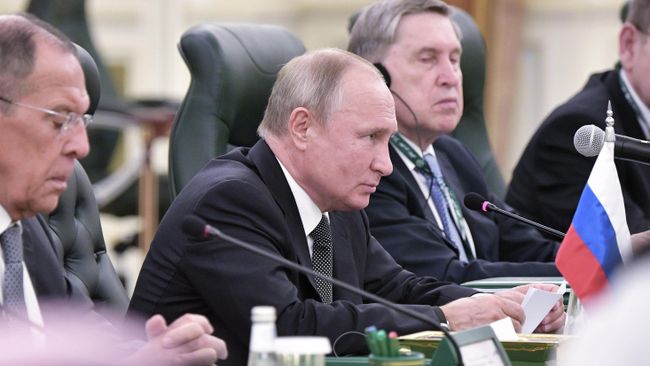 Президент РФ Владимир Путин на российско-саудовских переговорах Президент РФ Владимир Путин на российско-саудовских переговорах