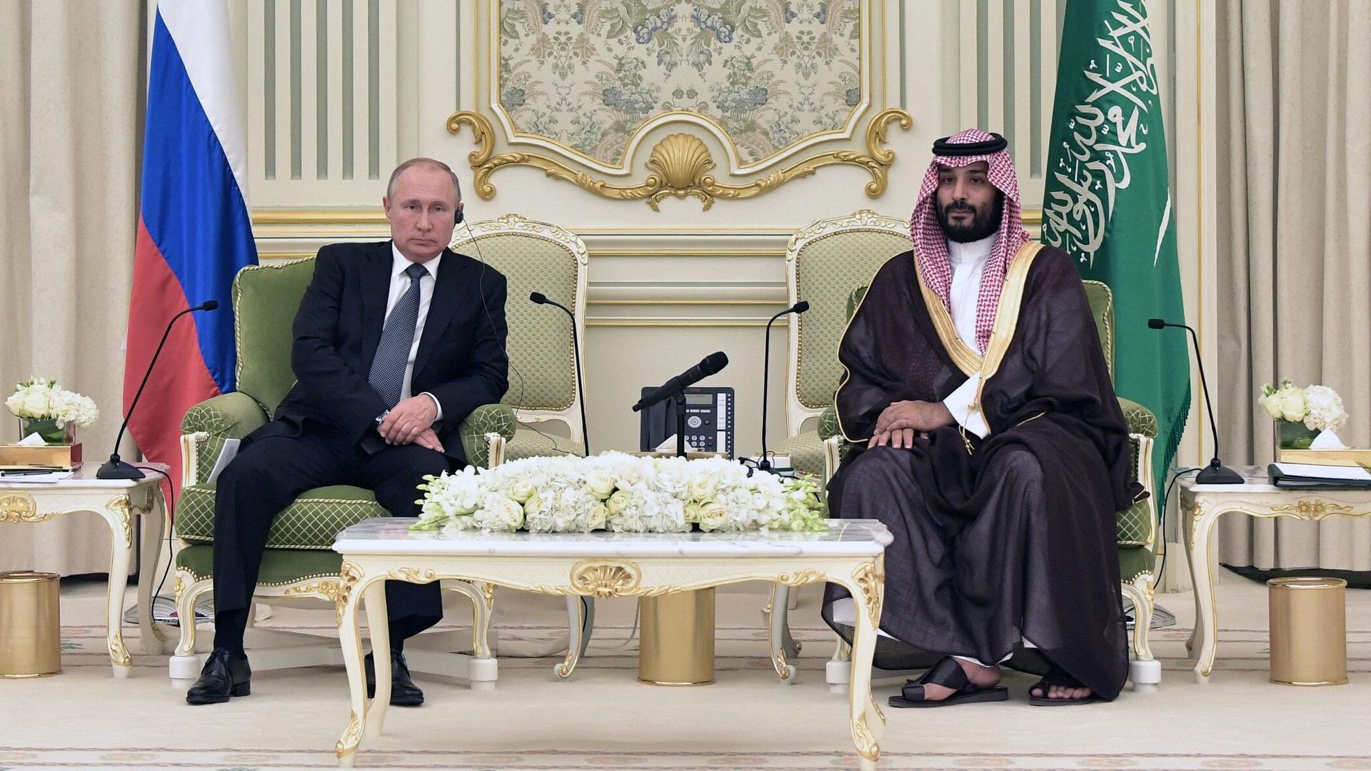 Президент РФ Владимир Путин и наследный принц Саудовской Аравии, министр обороны королевства Саудовская Аравия Мухаммед бен Сальман аль Сауд во время встречи Президент РФ Владимир Путин и наследный принц Саудовской Аравии, министр обороны королевства Саудовская Аравия Мухаммед бен Сальман аль Сауд во время встречи - РИА Новости, 1920, 01.06.2023