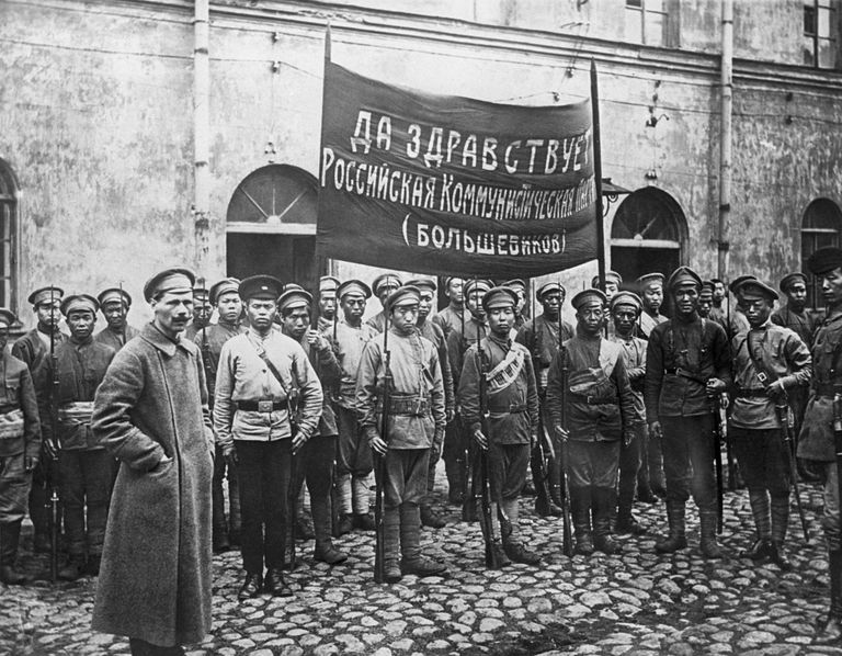 Первый коммунистический китайский отряд, сражавшийся в России в рядах Красной Армии, перед отправкой на фронт. Петроград. 1918 год