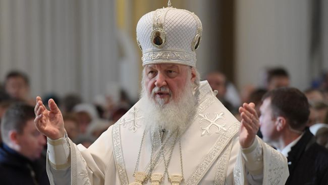Патриарх Московский и всея Руси Кирилл на Божественной литургии в Свято-Троицком соборе Александро-Невской Лавры Патриарх Московский и всея Руси Кирилл на Божественной литургии в Свято-Троицком соборе Александро-Невской Лавры
