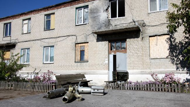 Жилой дом в Донецкой области, пострадавший в результате обстрела. Жилой дом в Донецкой области, пострадавший в результате обстрела.