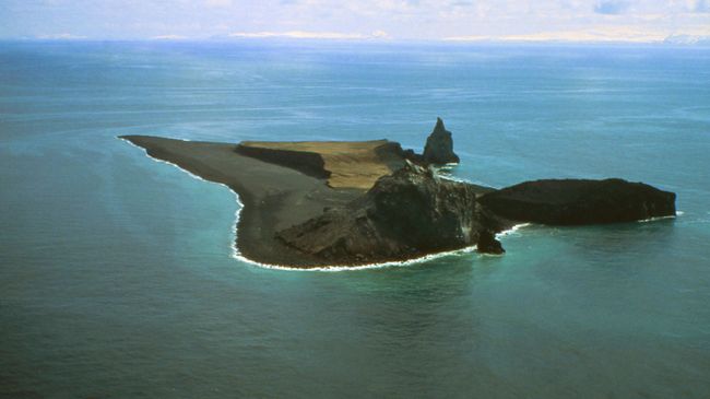 Вулкан Богослов (фото 1994 года)