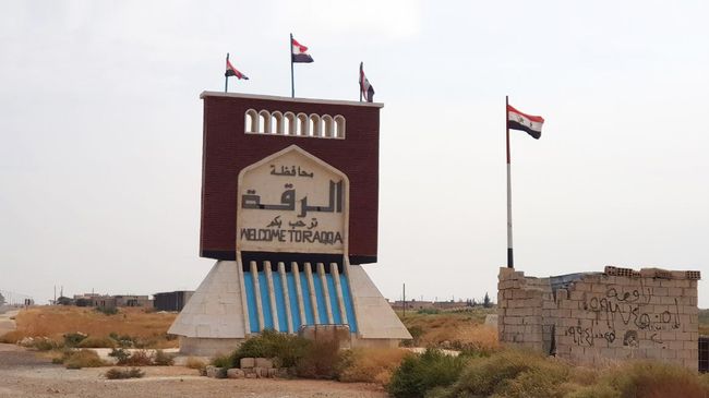 Сирийские флаги над Раккой Сирийские флаги над Раккой
