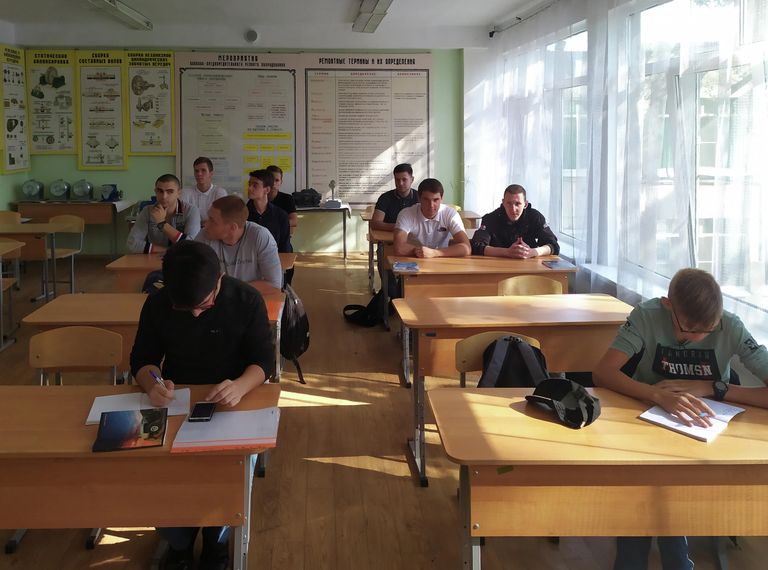 Студенты на занятиях Студенты на занятиях