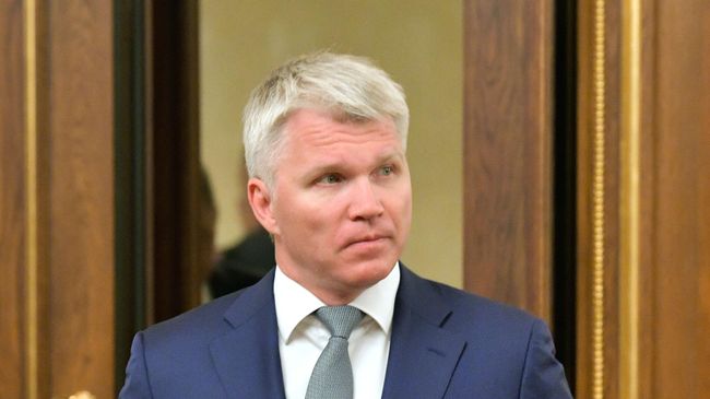 15 августа 2019. Министр спорта РФ Павел Колобков перед началом совещания председателя правительства РФ Дмитрия Медведева с членами кабинета министров РФ в Доме правительства РФ. 15 августа 2019. Министр спорта РФ Павел Колобков перед началом совещания председателя правительства РФ Дмитрия Медведева с членами кабинета министров РФ в Доме правительства РФ.