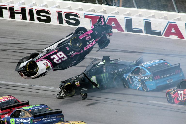 Авария на гонках NASCAR Cup Series в Талладеге Авария на гонках NASCAR Cup Series в Талладеге