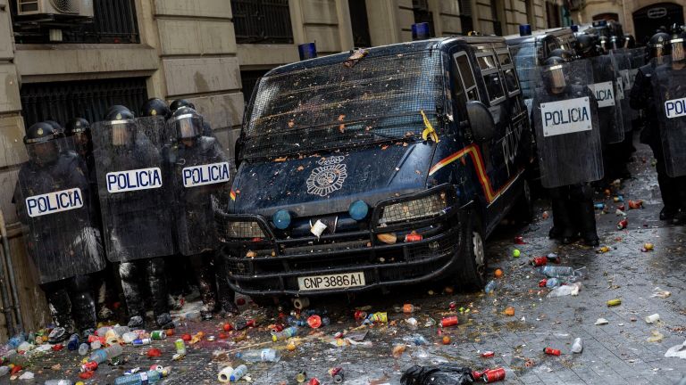 Полиция на акции протеста в Барселоне Полиция на акции протеста в Барселоне