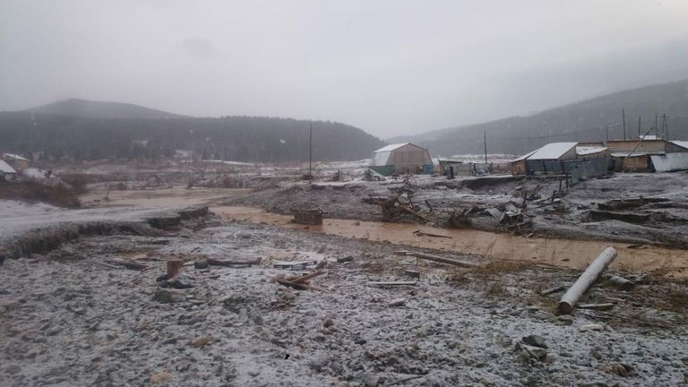 Вид рабочего поселка в Курагинском районе Красноярского края, где ночью была прорвана дамба Вид рабочего поселка в Курагинском районе Красноярского края, где ночью была прорвана дамба