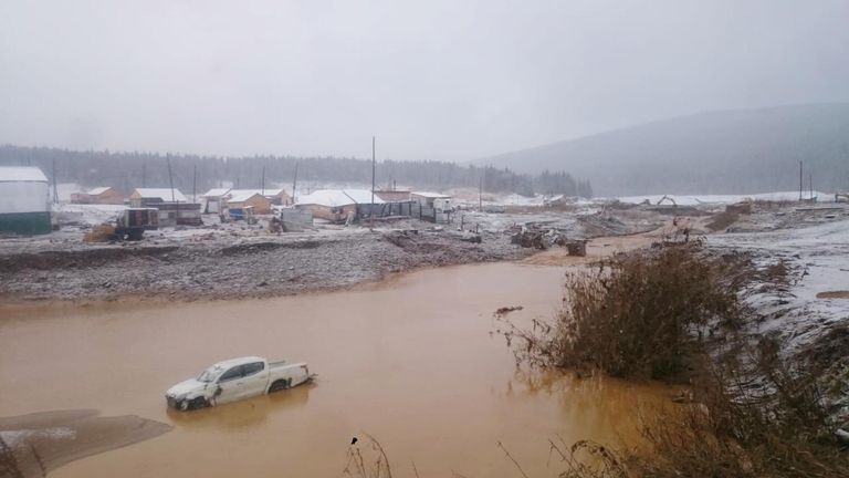 Вид рабочего поселка в Курагинском районе Красноярского края, где ночью была прорвана дамба Вид рабочего поселка в Курагинском районе Красноярского края, где ночью была прорвана дамба