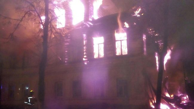 Пожар в многоквартирном доме в Ростове Пожар в многоквартирном доме в Ростове