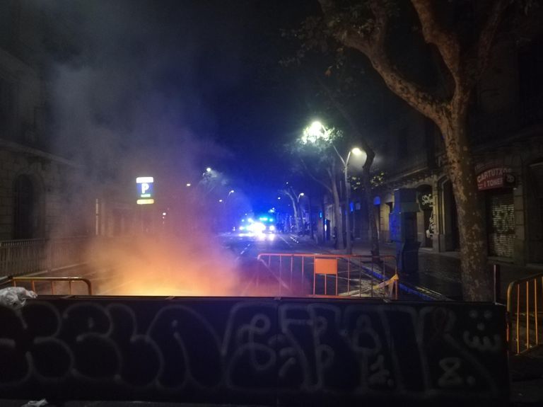 Поджоги баррикад на субботних протестах в Барселоне. 19 октября 2019 Поджоги баррикад на субботних протестах в Барселоне. 19 октября 2019