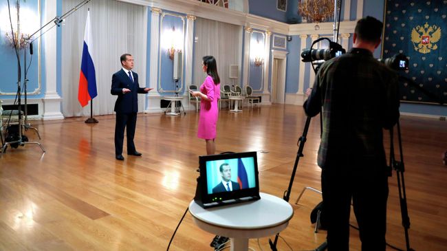 Интервью премьер-министра РФ Дмитрия Медведева телеканалу Россия 24 Интервью премьер-министра РФ Дмитрия Медведева телеканалу Россия 24