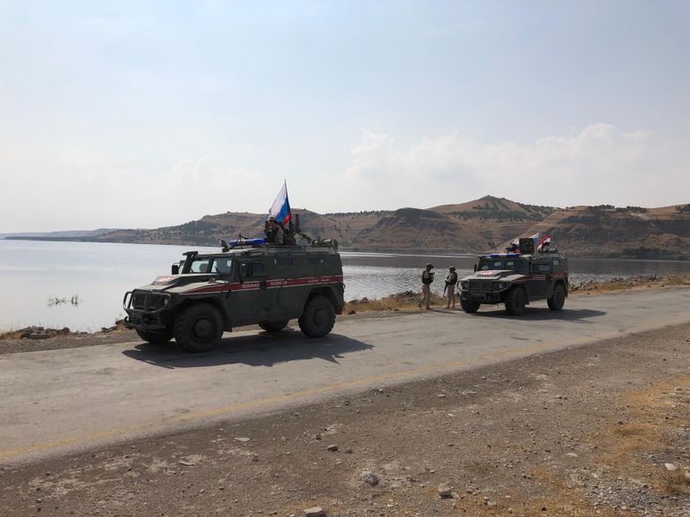 Патруль военной полиции РФ на берегу реки Евфрат на севере провинции Алеппо Патруль военной полиции РФ на берегу реки Евфрат на севере провинции Алеппо