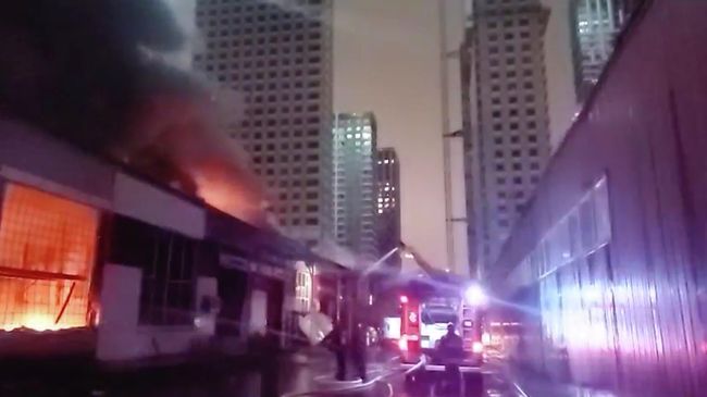 Пожар в Москве на складе в районе Гольяново. 21 октября 2019 Пожар в Москве на складе в районе Гольяново. 21 октября 2019