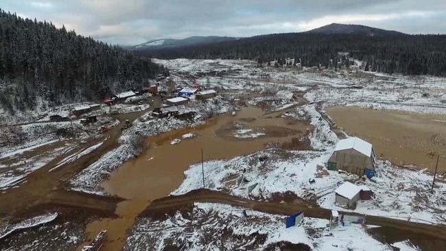 Место прорыва технологической дамбы на реке Сейба в Курагинском районе Красноярского края, в результате чего были затоплены общежития рабочих золотодобывающей артели Место прорыва технологической дамбы на реке Сейба в Курагинском районе Красноярского края, в результате чего были затоплены общежития рабочих золотодобывающей артели