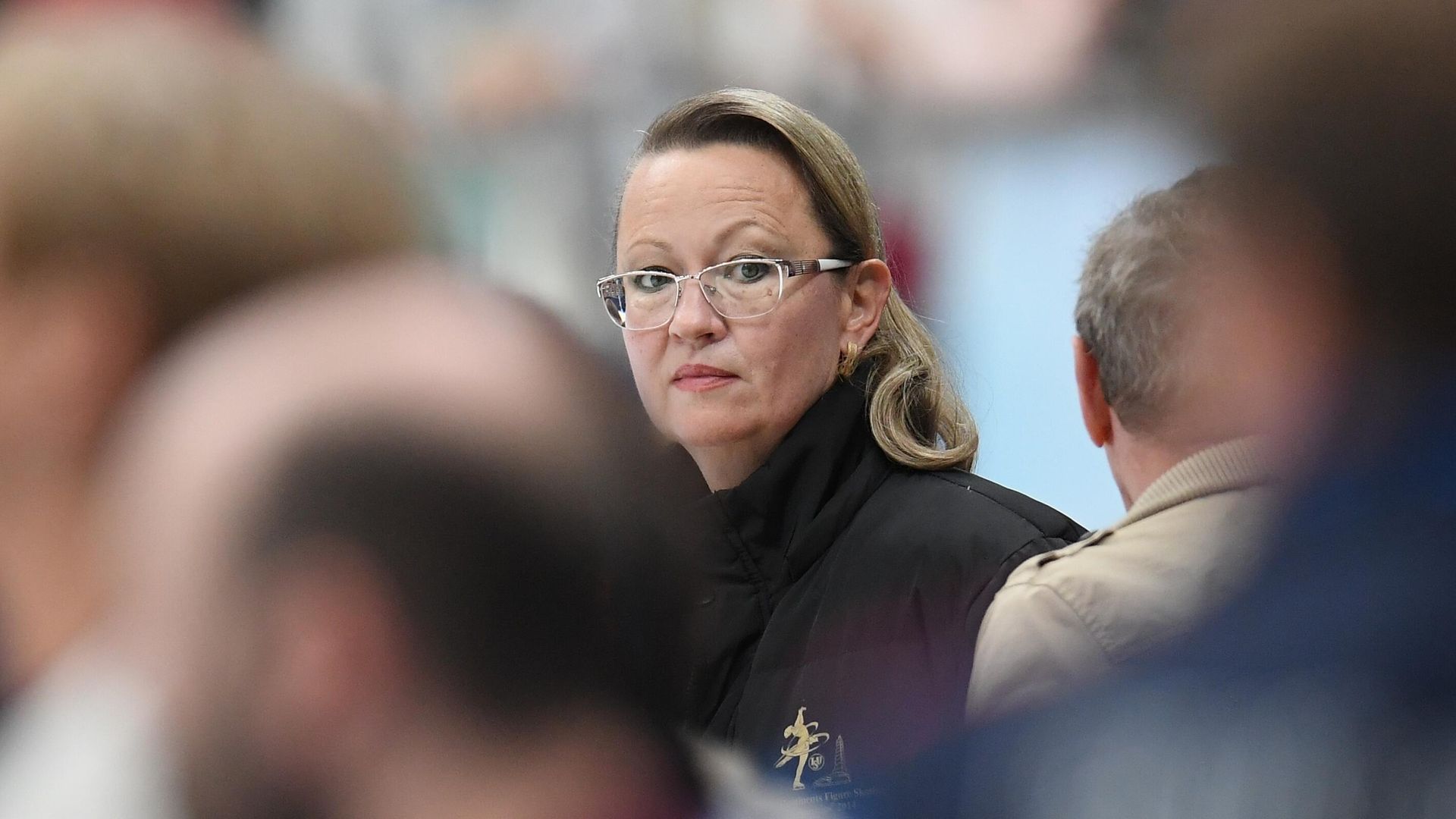 Тренер Алла Шеховцова во время контрольных прокатов сборной России по фигурному катанию в Москве. Тренер Алла Шеховцова во время контрольных прокатов сборной России по фигурному катанию в Москве. - РИА Новости, 1920, 27.01.2022
