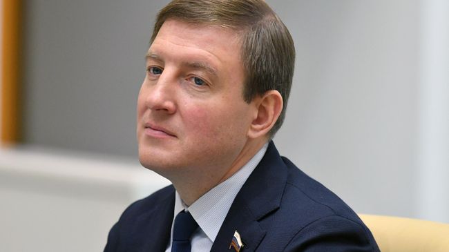 Заместитель председателя Совета Федерации РФ Андрей Турчак на заседании Совета Федерации РФ Заместитель председателя Совета Федерации РФ Андрей Турчак на заседании Совета Федерации РФ