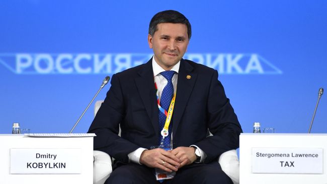 Министр природных ресурсов и экологии РФ Дмитрий Кобылкин на экономическом форуме Россия - Африка в Сочи Министр природных ресурсов и экологии РФ Дмитрий Кобылкин на экономическом форуме Россия - Африка в Сочи