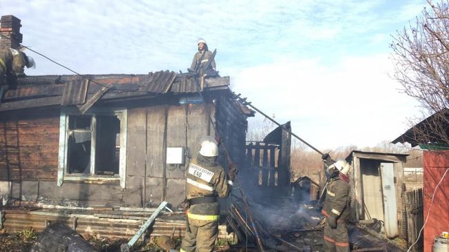 Пожар в доме на станции Ленинск в Еврейской автономной области Пожар в доме на станции Ленинск в Еврейской автономной области