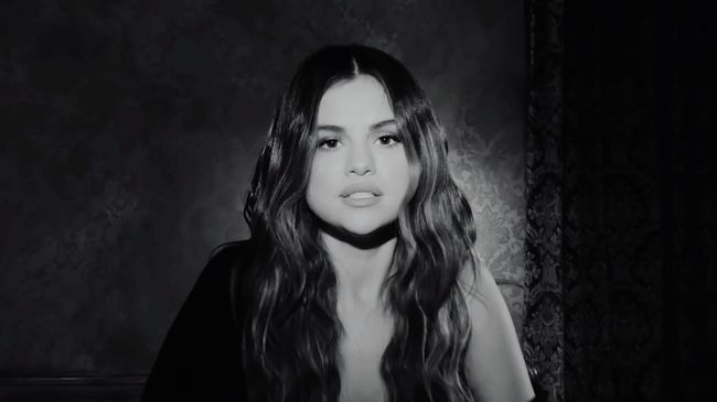 Стоп-кадр музыкального клипа Lose You To Love Me американской певицы Селены Мари Гомес Стоп-кадр музыкального клипа Lose You To Love Me американской певицы Селены Мари Гомес