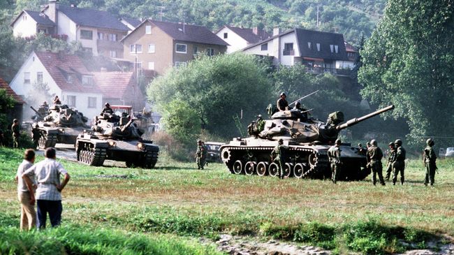 Американские танки во время учений REFORGER '82 в Западной Германии Американские танки во время учений REFORGER '82 в Западной Германии