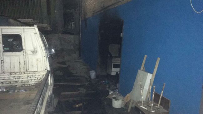 Последствия пожара в подсобном помещении по улице Патрокл в городе Владивостоке в районе кладбища Последствия пожара в подсобном помещении по улице Патрокл в городе Владивостоке в районе кладбища