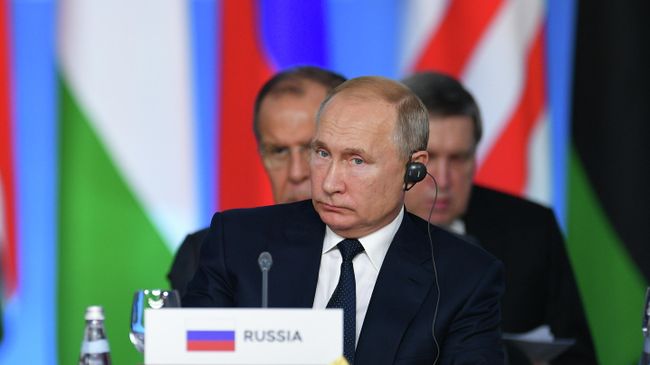 Президент РФ Владимир Путин на первом пленарном заседании саммита Россия - Африка Президент РФ Владимир Путин на первом пленарном заседании саммита Россия - Африка