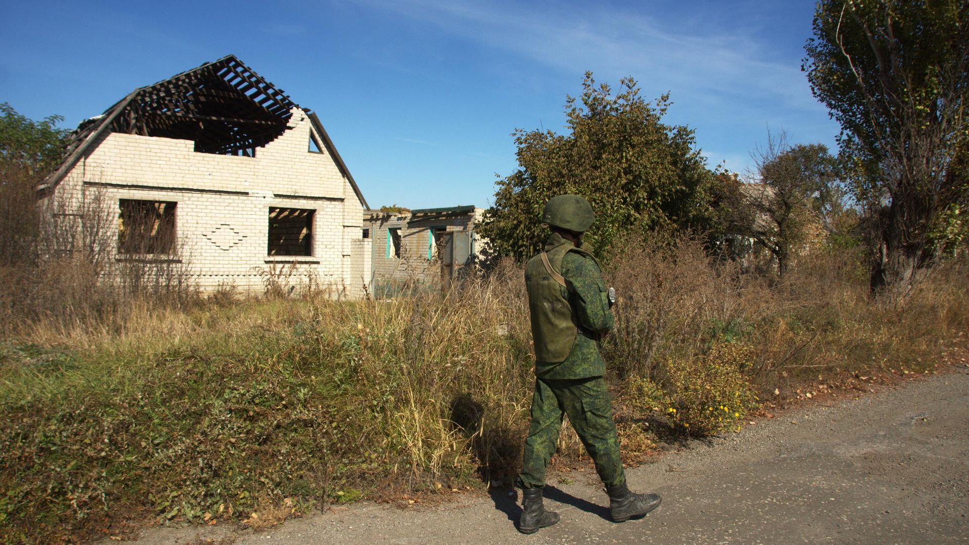 Военнослужащий ЛНР на линии соприкосновения в Луганской области Военнослужащий ЛНР на линии соприкосновения в Луганской области - РИА Новости, 1920, 29.08.2021