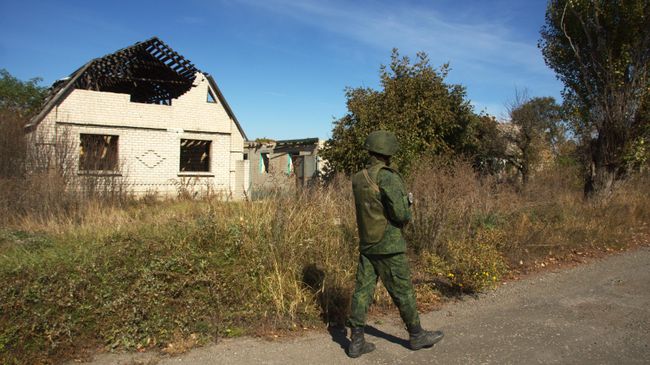 Военнослужащий ЛНР на линии соприкосновения в Луганской области Военнослужащий ЛНР на линии соприкосновения в Луганской области
