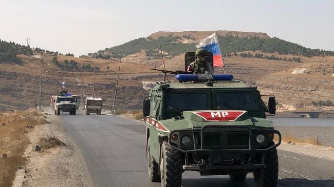 Бронеавтомобили военной полиции РФ на северо-востоке провинции Алеппо в Сирии Бронеавтомобили военной полиции РФ на северо-востоке провинции Алеппо в Сирии
