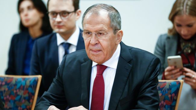 Министр иностранных дел РФ Сергей Лавров во время встречи с министром иностранных дел Норвегии Ине Эриксен Сёрейд в Киркенесе Министр иностранных дел РФ Сергей Лавров во время встречи с министром иностранных дел Норвегии Ине Эриксен Сёрейд в Киркенесе