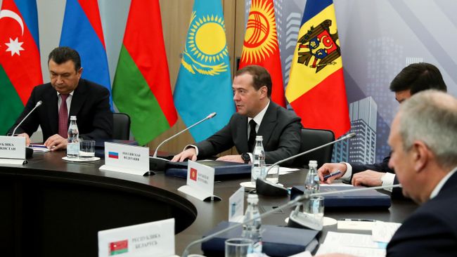 Председатель правительства РФ Дмитрий Медведев на заседании Совета глав правительств СНГ Председатель правительства РФ Дмитрий Медведев на заседании Совета глав правительств СНГ