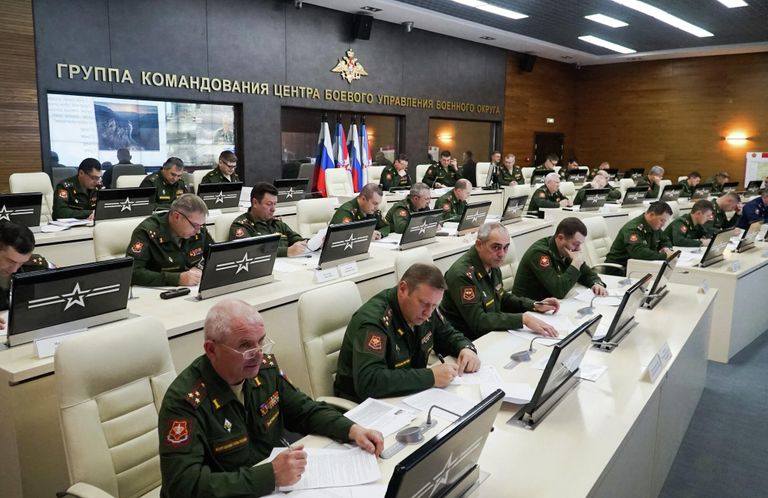 Военнослужащие во время Всероссийского географического диктанта в штабе ЦВО в Екатеринбурге Военнослужащие во время Всероссийского географического диктанта в штабе ЦВО в Екатеринбурге