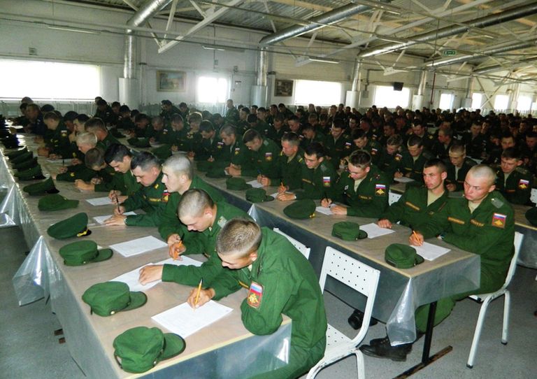 Военнослужащие военной базы Южного военного округа (ЮВО) в Абхазии во время Всероссийского географического диктанта Военнослужащие военной базы Южного военного округа (ЮВО) в Абхазии во время Всероссийского географического диктанта