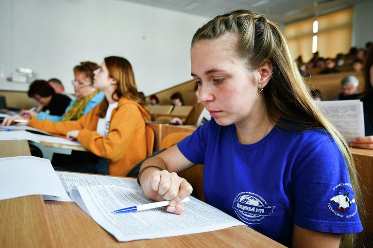 Участники Всероссийского географического диктанта в Таврической академии Крымского федерального университета им. В. И. Вернадского в Симферополе Участники Всероссийского географического диктанта в Таврической академии Крымского федерального университета им. В. И. Вернадского в Симферополе