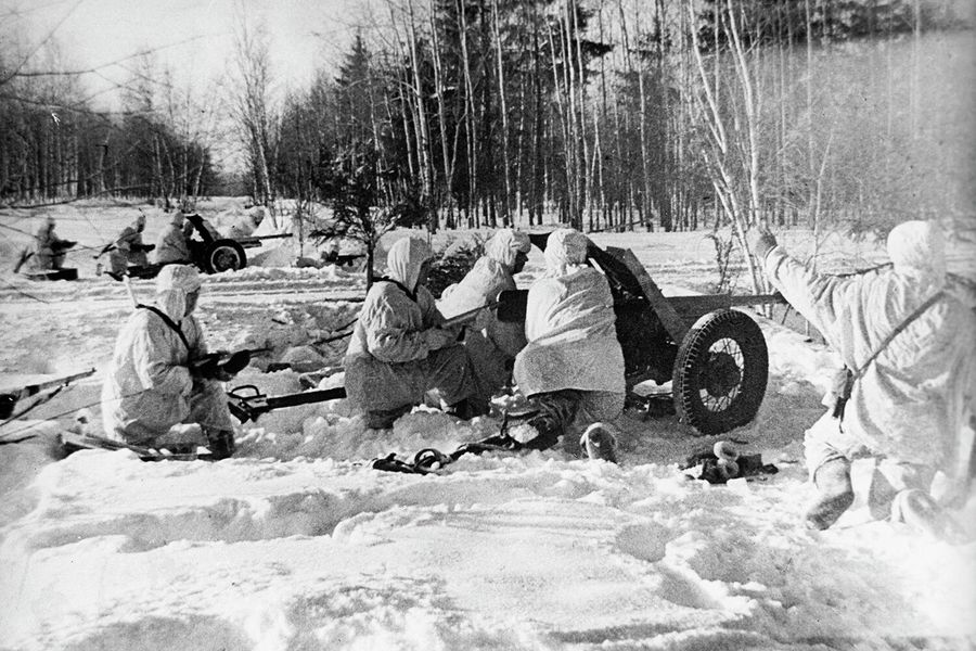 Момент Битвы за Москву. Боевые действия продолжались с 30 сентября 1941 года по 20 апреля 1942 года и закончились стратегической победой СССР и крахом плана Барбаросса