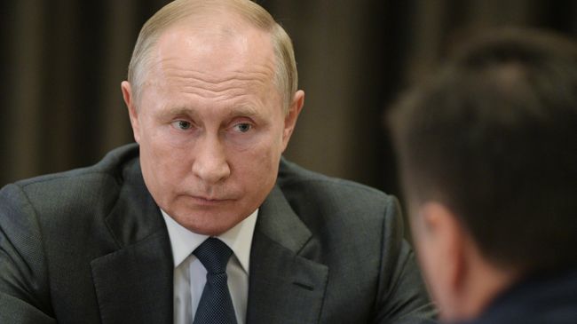 Президент РФ Владимир Путин во время встречи с губернатором Московской области Андреем Воробьевым. 28 октября 2019