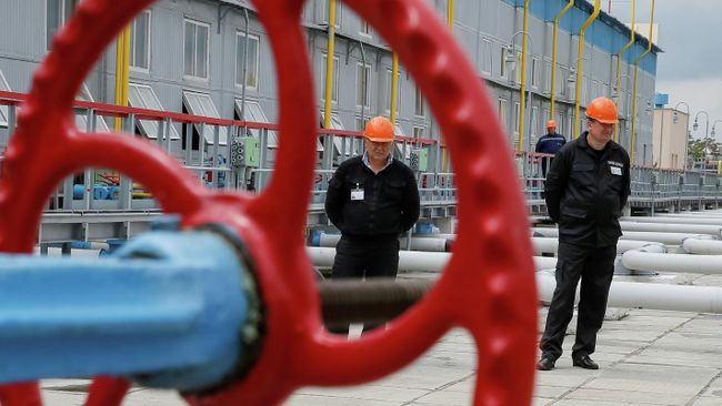 Рабочие на подземном газохранилище на Украине Рабочие на подземном газохранилище на Украине