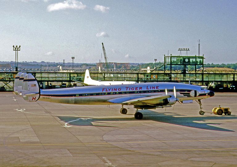 Самолет Lockheed L-1049H Super Constellation компании Flying Tiger Line, аналогичный исчезнувшему Самолет Lockheed L-1049H Super Constellation компании Flying Tiger Line, аналогичный исчезнувшему
