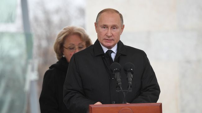 Президент РФ Владимир Путин выступает на церемонии открытия памятника государственному деятелю, политику Евгению Примакову. 29 октября 2019 Президент РФ Владимир Путин выступает на церемонии открытия памятника государственному деятелю, политику Евгению Примакову. 29 октября 2019