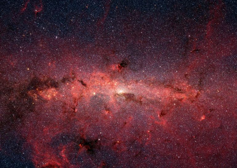 Центр нашей галактики Млечный Путь снятый телескопом Spitzer Центр нашей галактики Млечный Путь снятый телескопом Spitzer