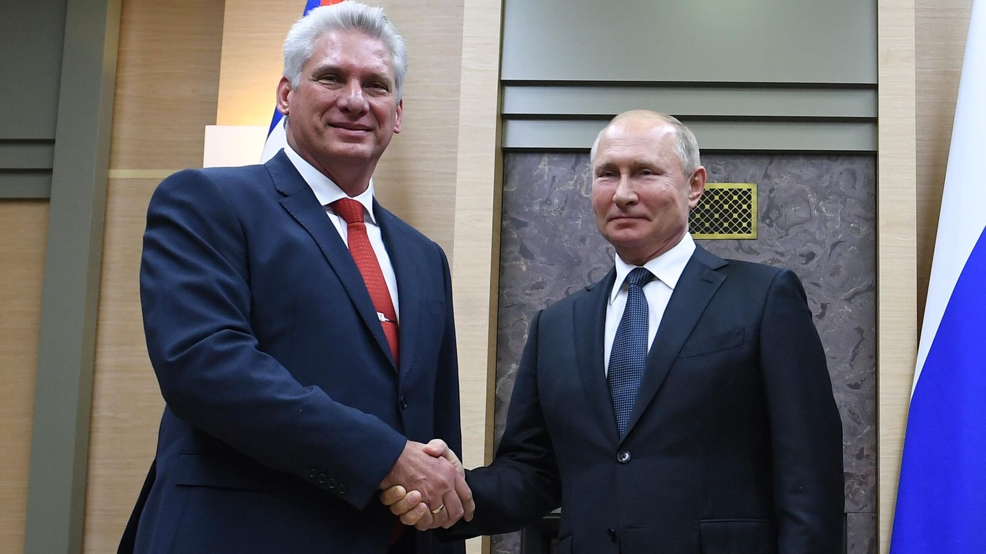 Президент РФ Владимир Путин и президент Кубы Мигель Диас-Канель Бермудес Президент РФ Владимир Путин и президент Кубы Мигель Диас-Канель Бермудес - РИА Новости, 1920, 16.11.2022
